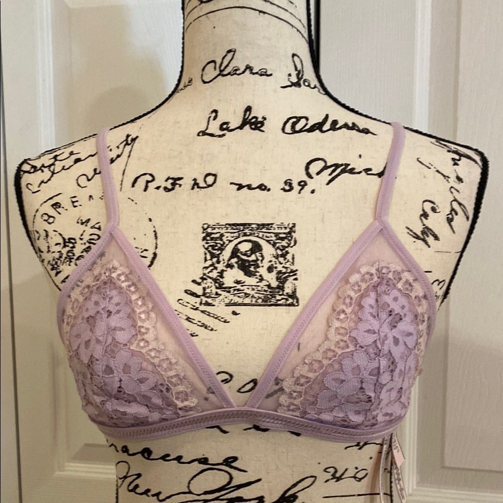 Victoria's Secret Triangle Bralette GORGEOUS Lavender Lace Size Medium - Picture 2 of 11